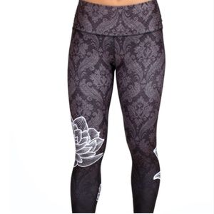 Inner Fire Lotus Leggings size 8